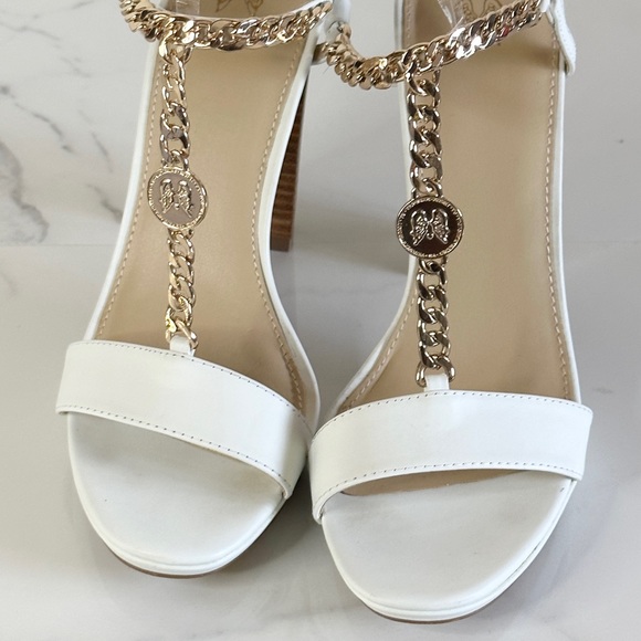 Victoria’s Secret Chain T-Strap 9 White Leather Chunky Heels RARE! - Picture 4 of 11
